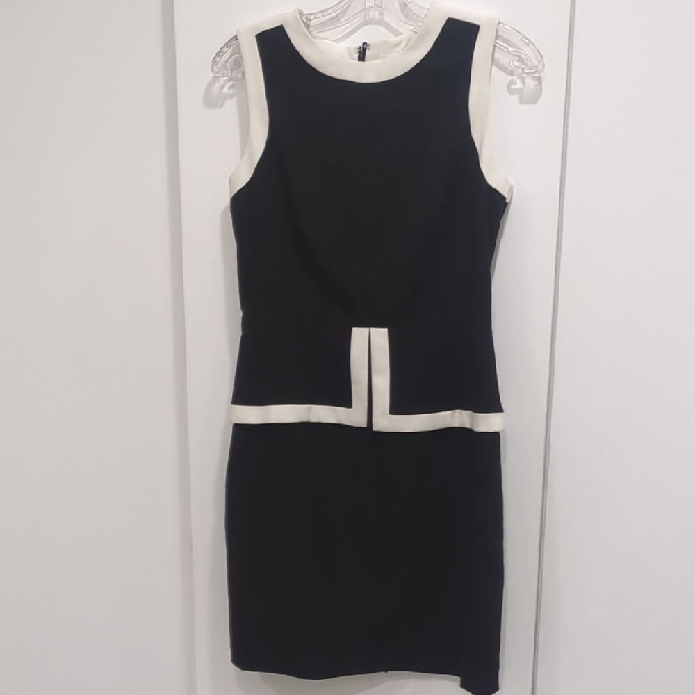 Elegant Black and White Sleeveless Dress S5 Calvin Klein